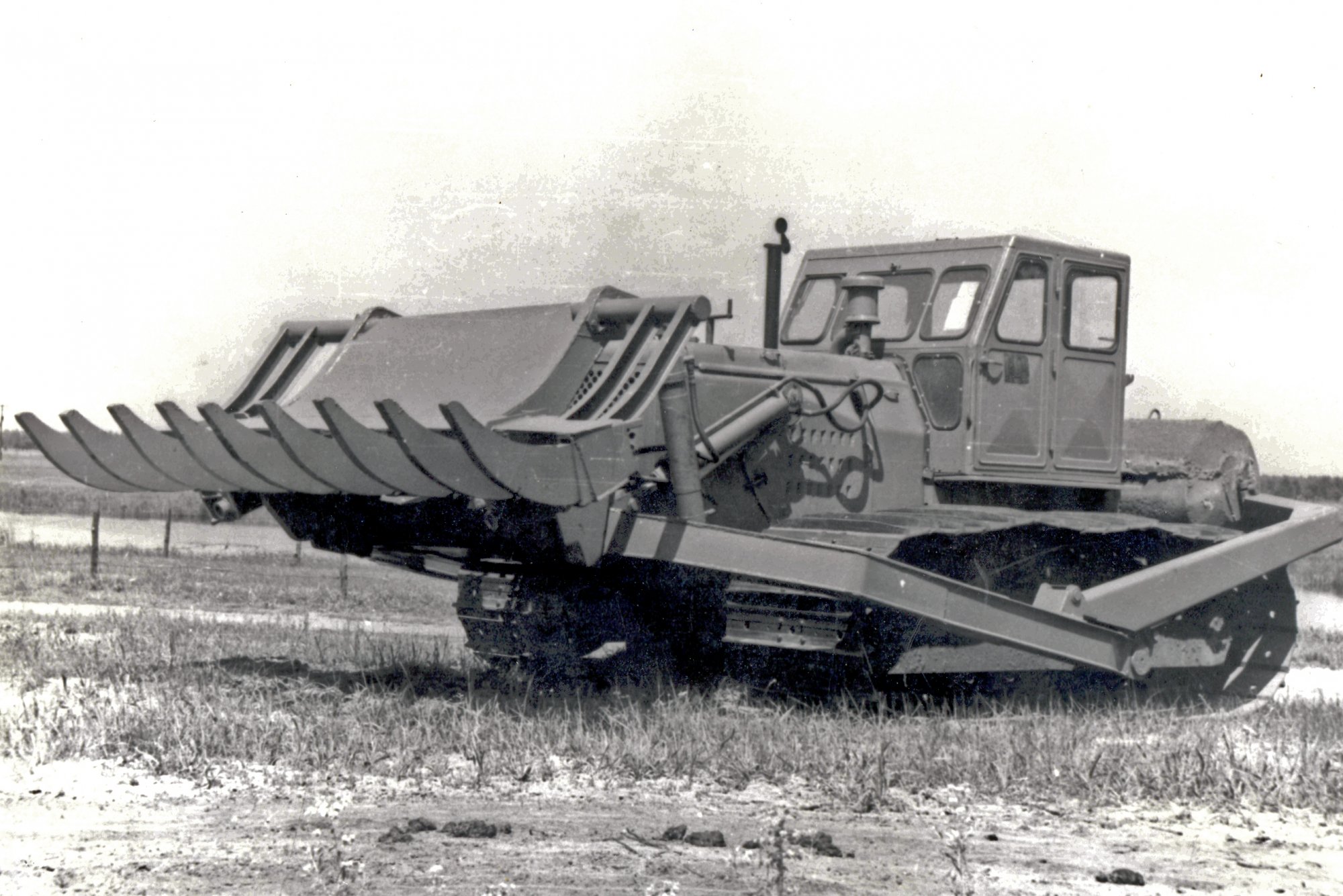 Grower-gatherer D-695(1962).jpg